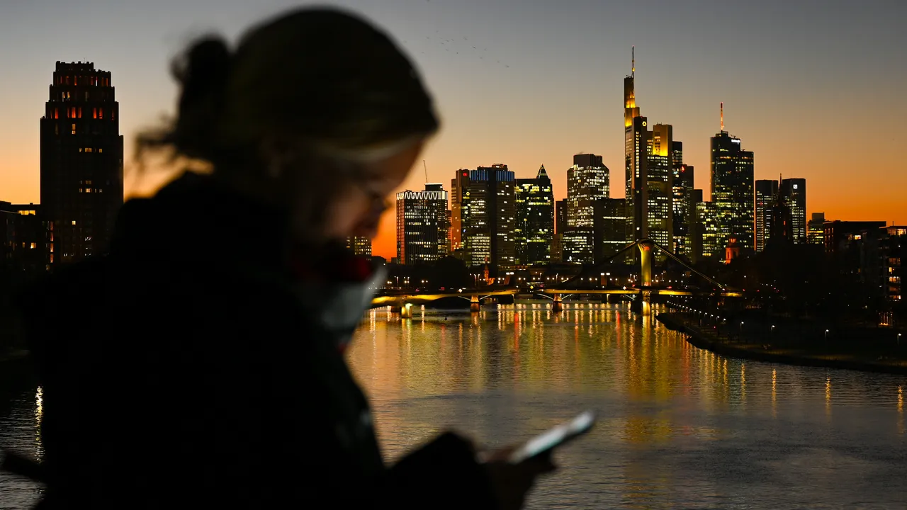 Will TikTok’s New Screen Time Limit Actually Change Anything?