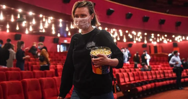 Going to the movies on Christmas Day? Mask up and check local COVID-19 restrictions - National | Globalnews.ca