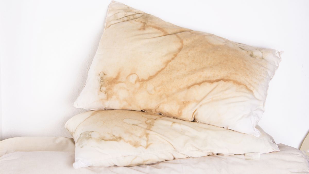 How to wash a pillow