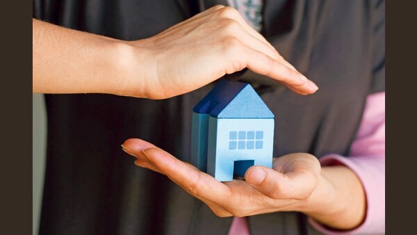 Do you have to forego HRA exemption to claim interest deduction on home loan?