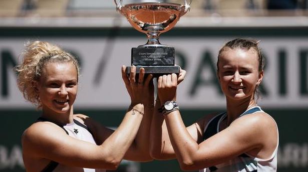 French Open | Krejcikova takes the doubles title with Siniakova