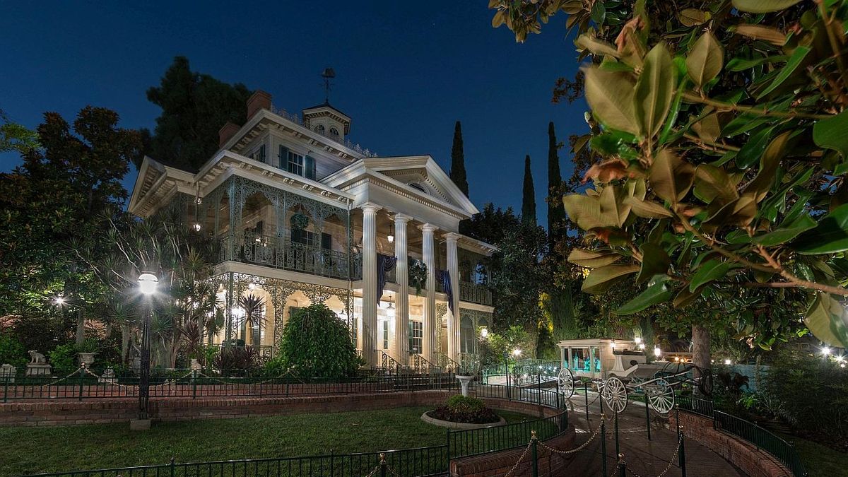 Disney's New Haunted Mansion Movie Has A Release Date