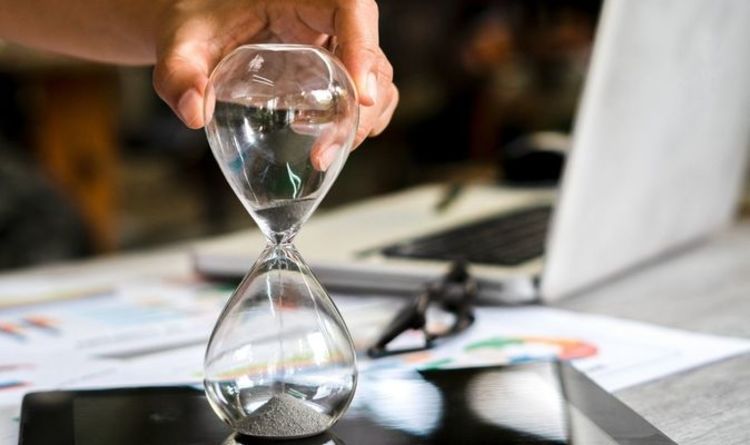 Self-employed issued 10 day payment warning - as HMRC tax overhaul criticised