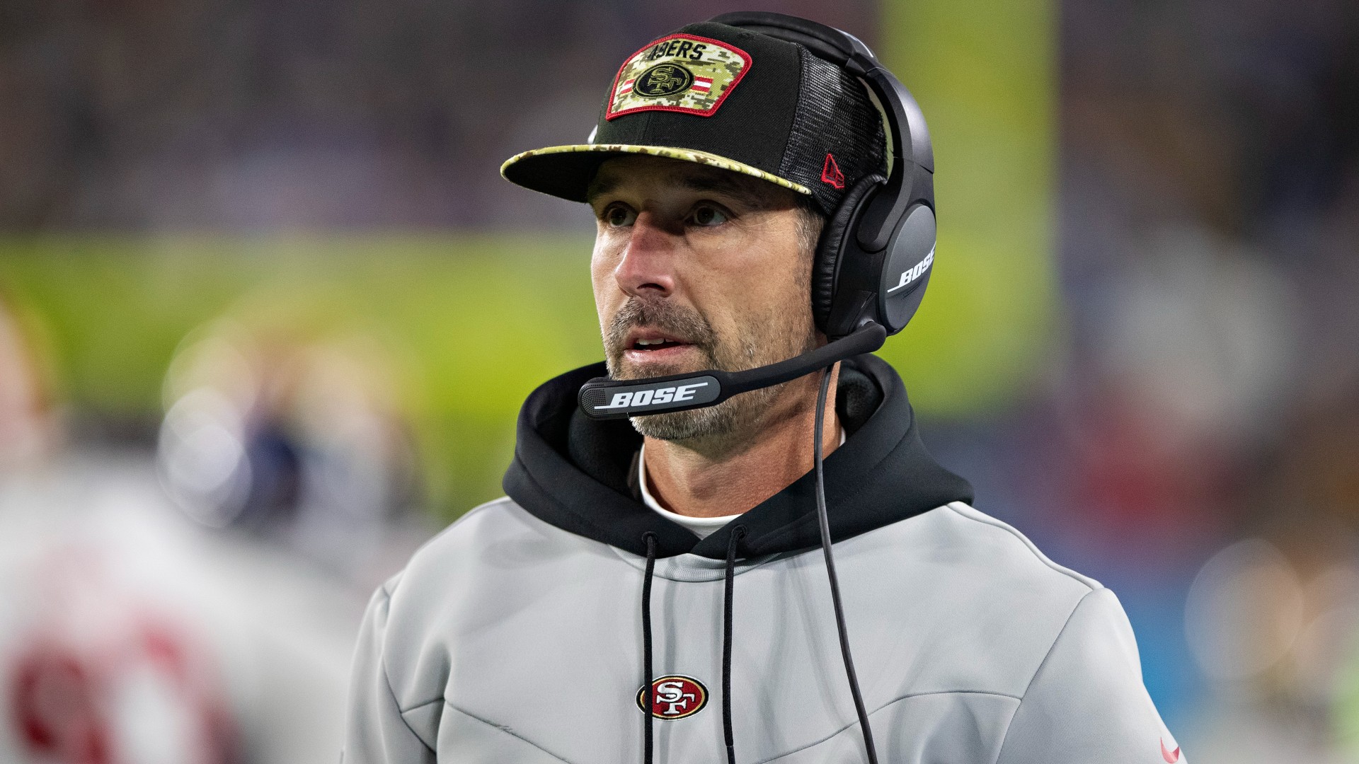 Fan runs across field, reaches 49ers coach Kyle Shanahan before being escorted away