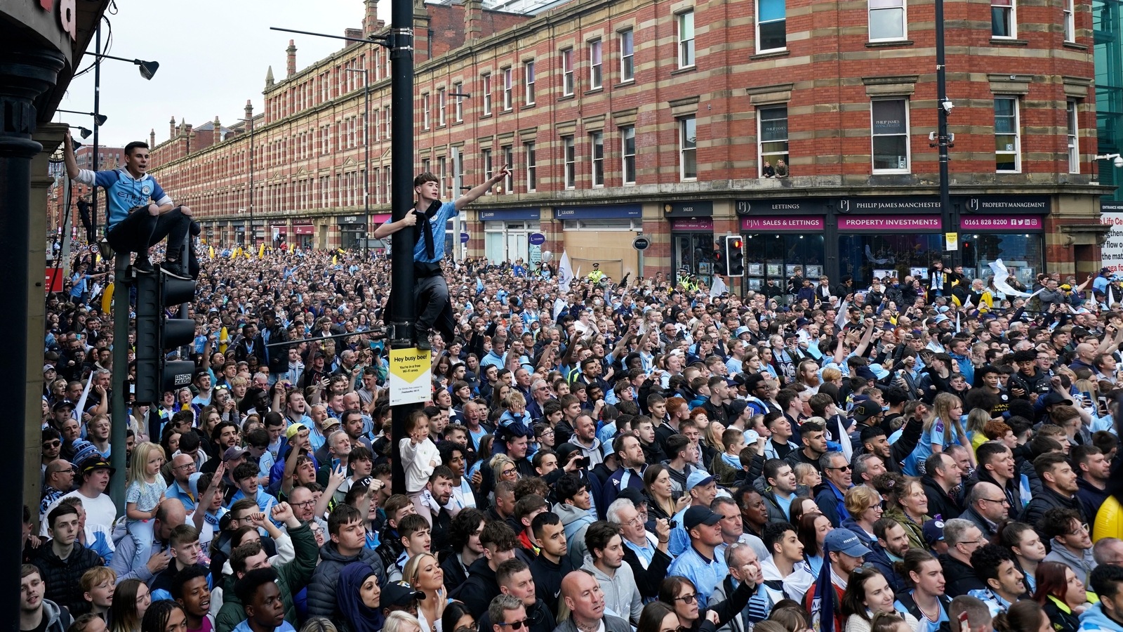 City celebrates Premier League title with Manchester parade