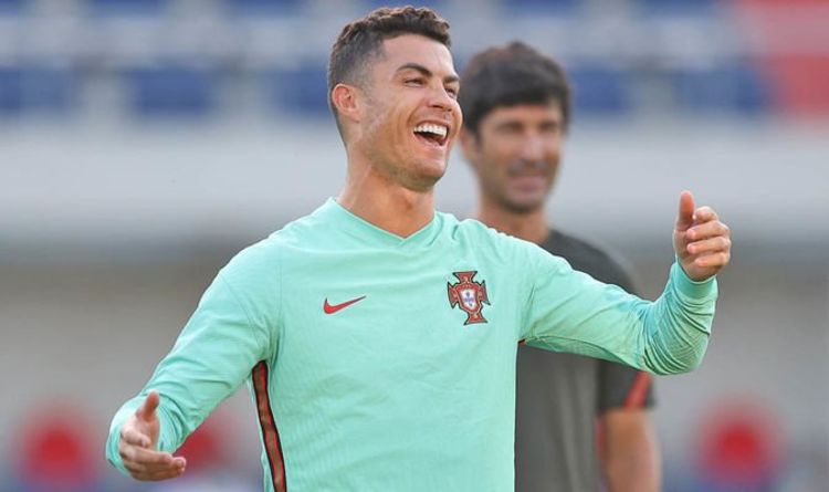 Man Utd's secret flight for Cristiano Ronaldo transfer with 'contract offer readied'