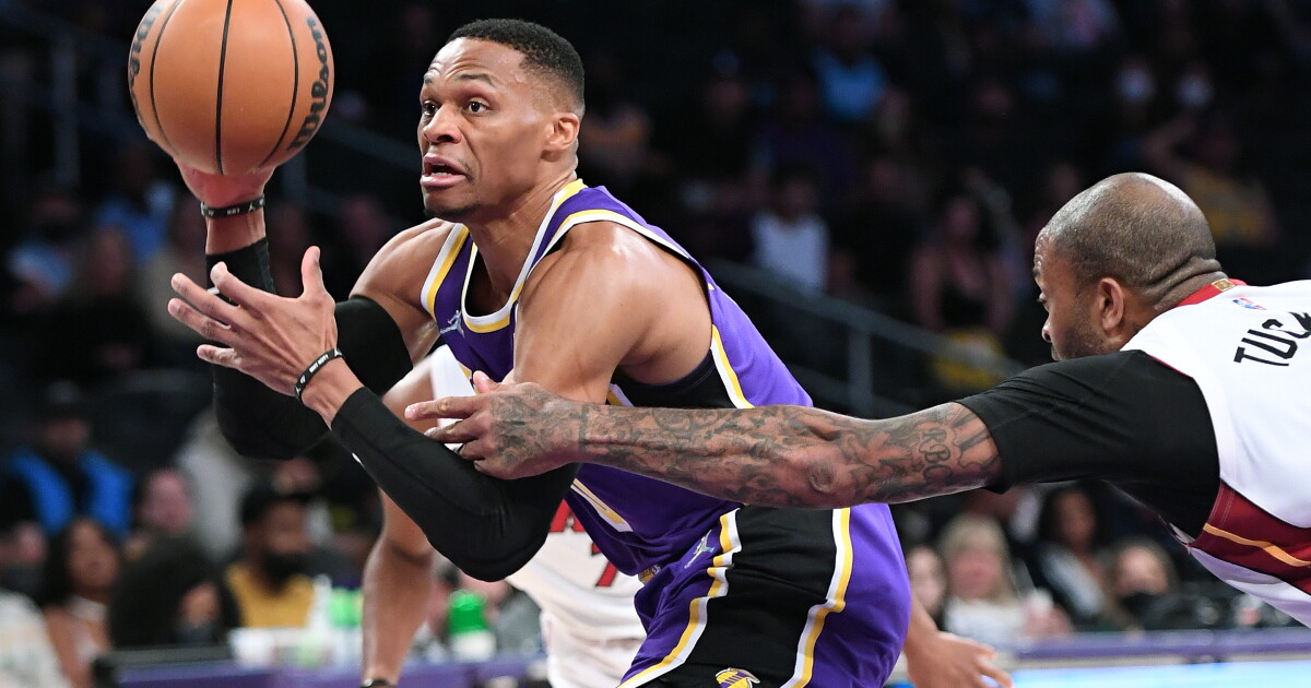 Lakers rally late to beat Heat in overtime