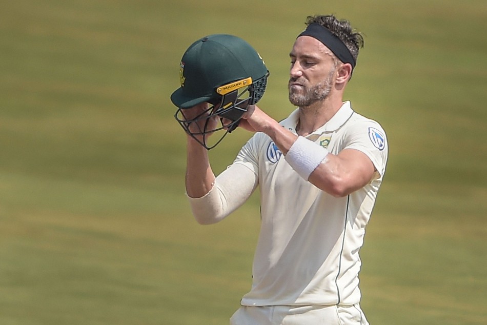 PSL: Du Plessis suffers concussion while fielding; taken to the hospital for scans