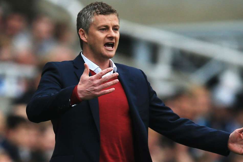 Three reasons why Manchester United should make this defender their number one priority
