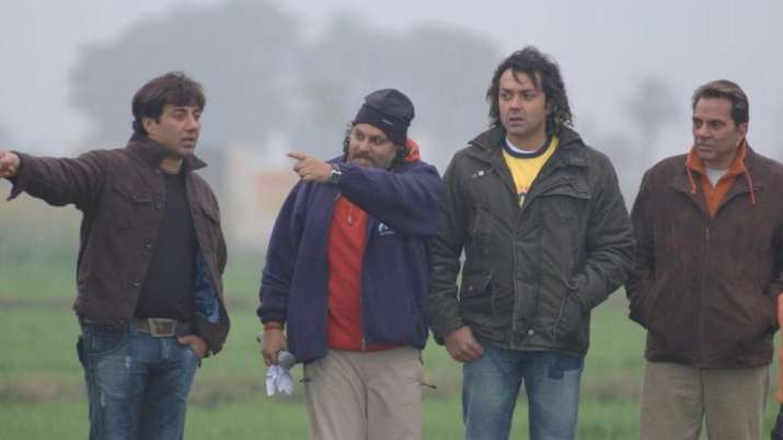 Director Anil Sharma shares throwback pic from Apne sets on Dharmendra's 85th birthday
