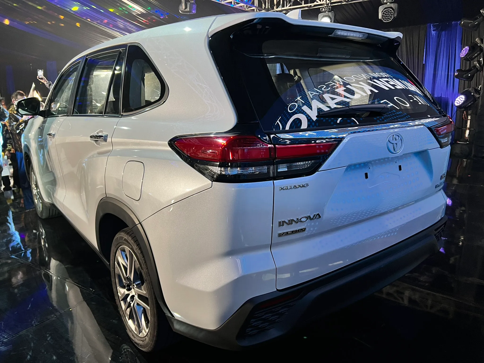 Toyota Innova Hycross (Zenix) unveiled; India launch in January