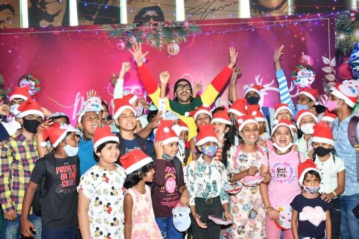 India Tv - Ranveer Singh celebrates Christmas with kids India Tv - Ranveer Singh celebrates Christmas with kids