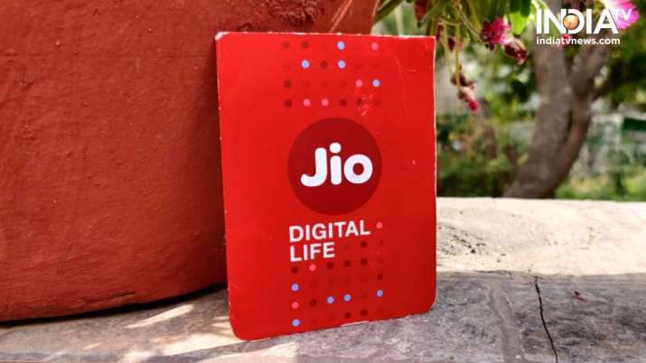Jio blames Airtel, VI for spreading rumours leading to port out requests, writes to TRAI