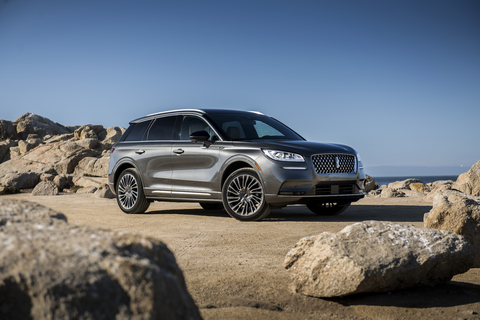 2021 Buick Envision vs. Lincoln Corsair: Compare Crossover SUVs