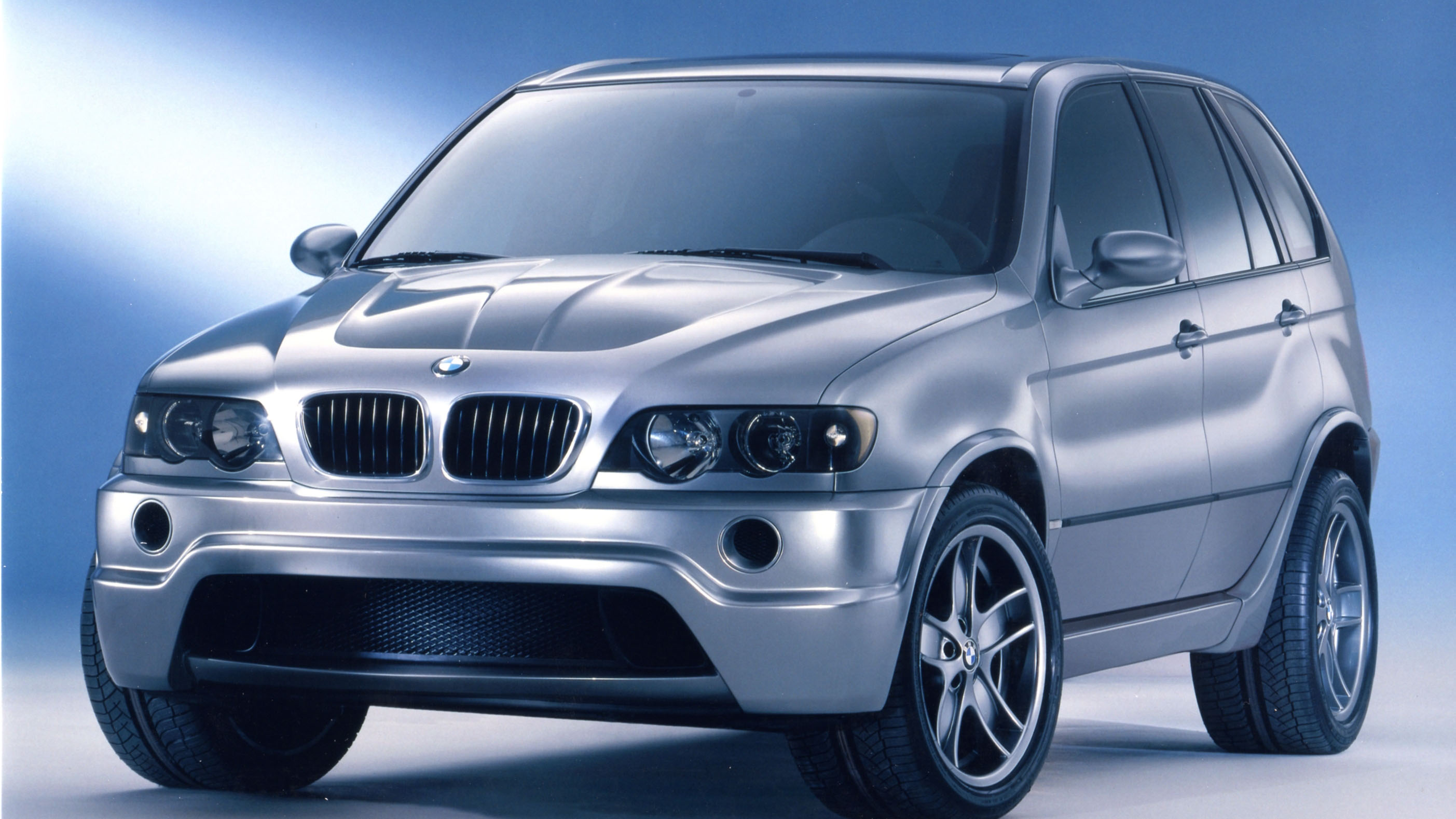 What If the BMW X5 Had a McLaren F1 GTR Engine?