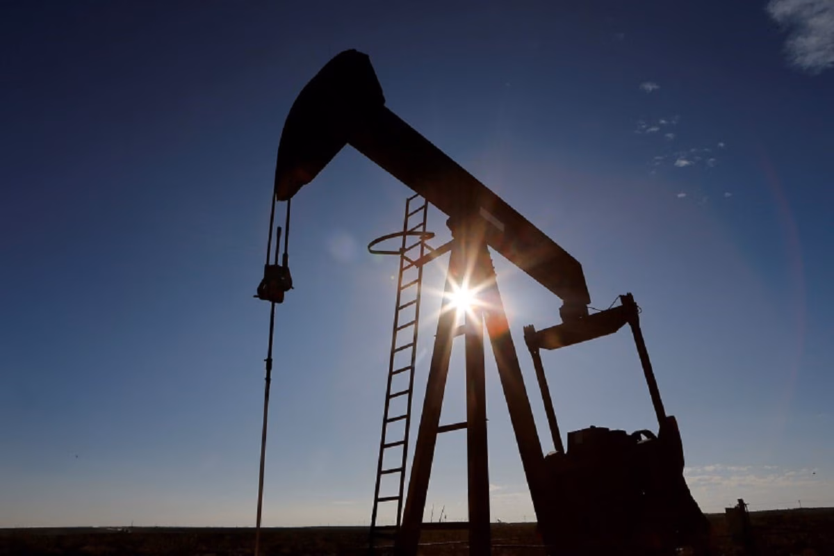 Oil Falls as Coronavirus Cases Rise, US Vote Count Continues