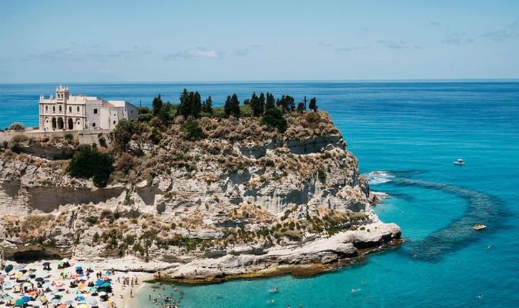 Italian village will pay Britons £24,000 to relocate as part of 'social experiment'