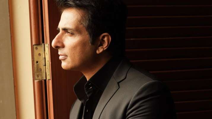 Sonu Sood's hilarious reply to man asking him to arrange a Maldives vacation: Cycle or rickshaw?
