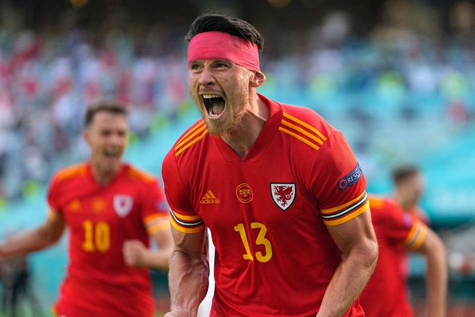 Wales 1-1 Switzerland: Moore earns Dragons a point in Baku