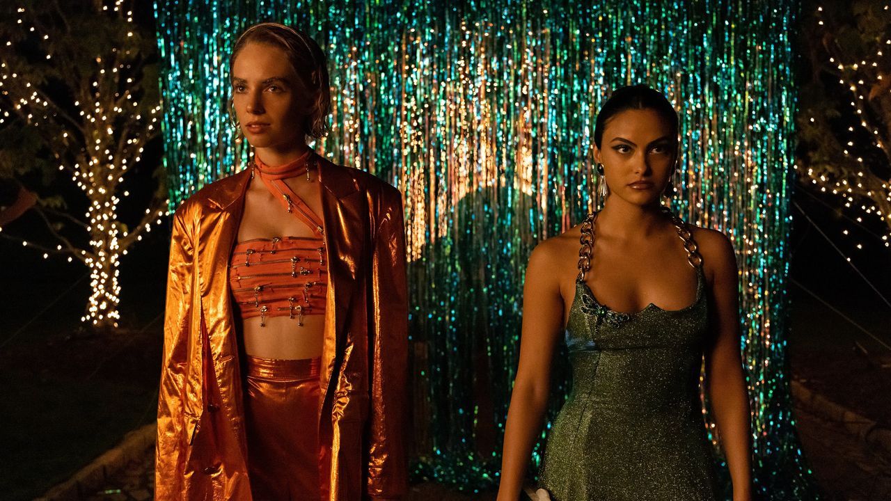 In Do Revenge, Maya Hawke and Camila Mendes Put a Gen-Z Twist on ’90s Beauty