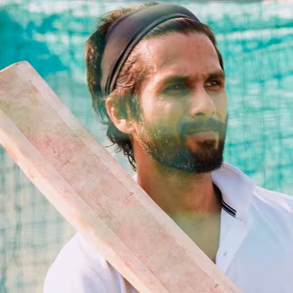 Shahid Kapoor pens an emotional note post wrapping up Jersey; says, 'It’s nothing short of a miracle' | Bollyw