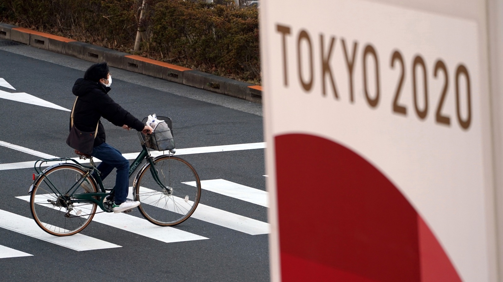 Tokyo organizers roll out final editions of Covid rule books