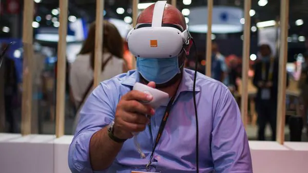 Japan Display, a fading iPhone LCD screen-maker, pivots to virtual reality