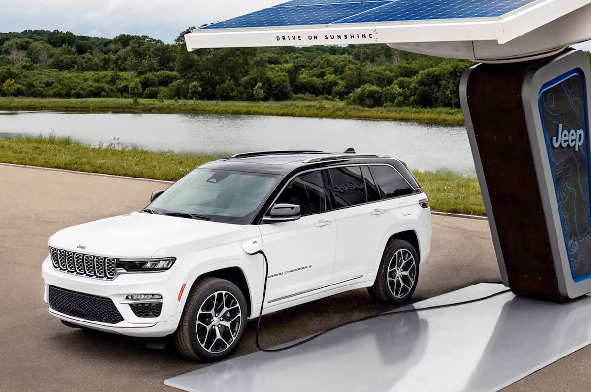 Jeep Grand Cherokee 4xe plug-in hybrid revealed