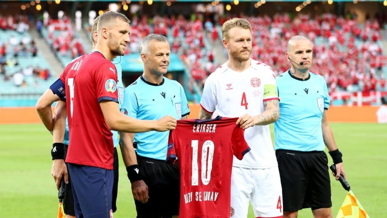Euro 2020: Soucek and Czech Republic pay tribute to Denmark's Eriksen ahead of kickoff, Twitterati left overwh