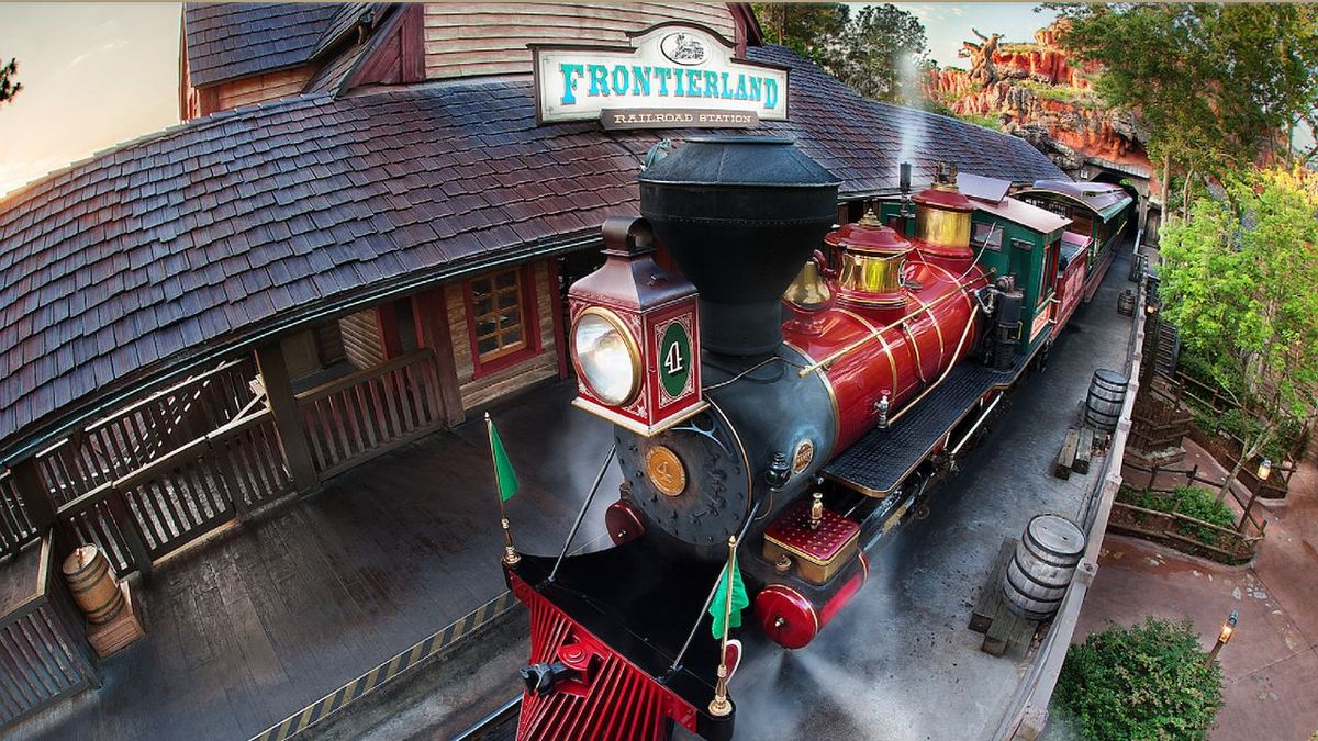 Cast Member Claims Disney World Is Inflating Wait Times, But Not For The Reason Parkgoers Think