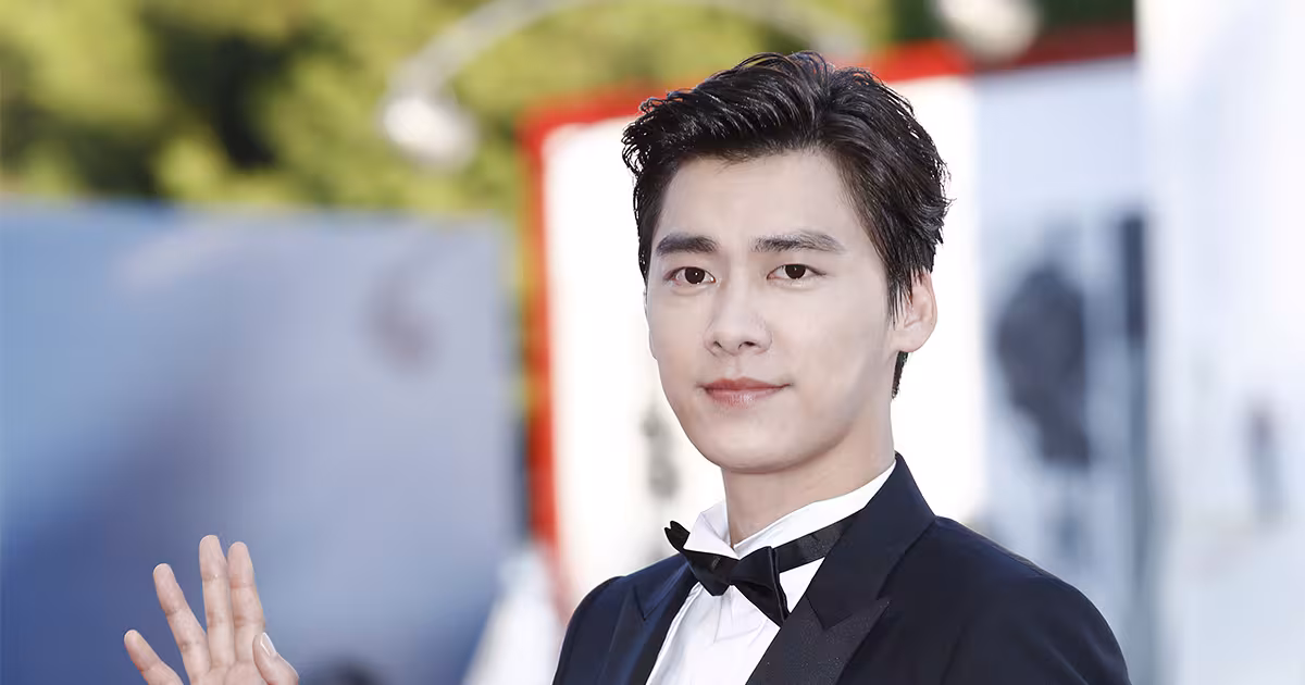 Prada Cuts Ties With Chinese Star Held in Prostitute Scandal