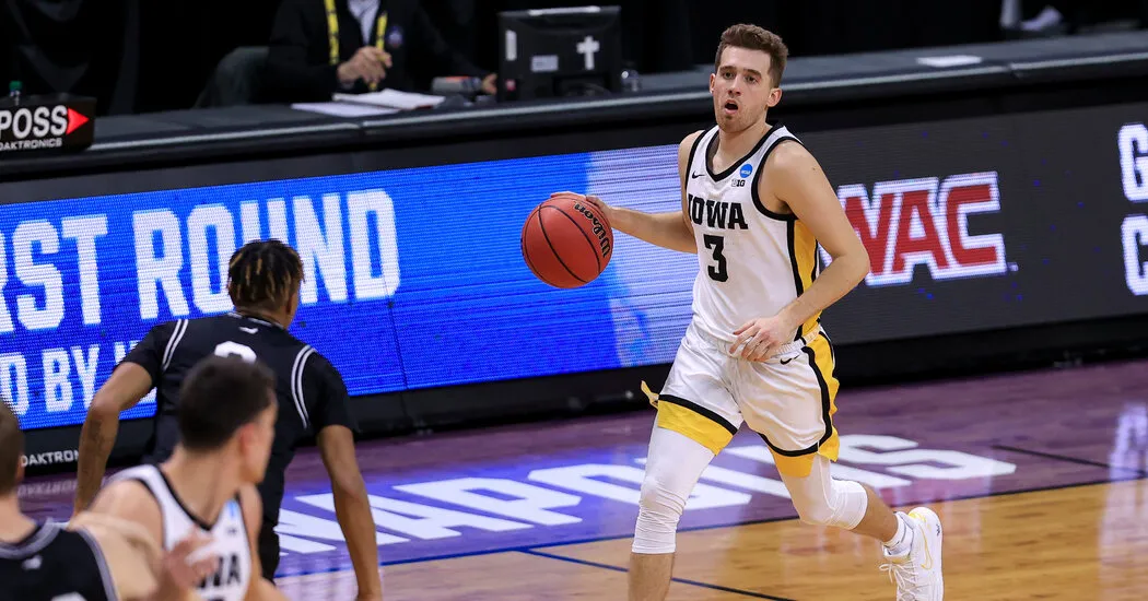 College Players May Make Money Off Their Fame, Powerful N.C.A.A. Panel Recommends