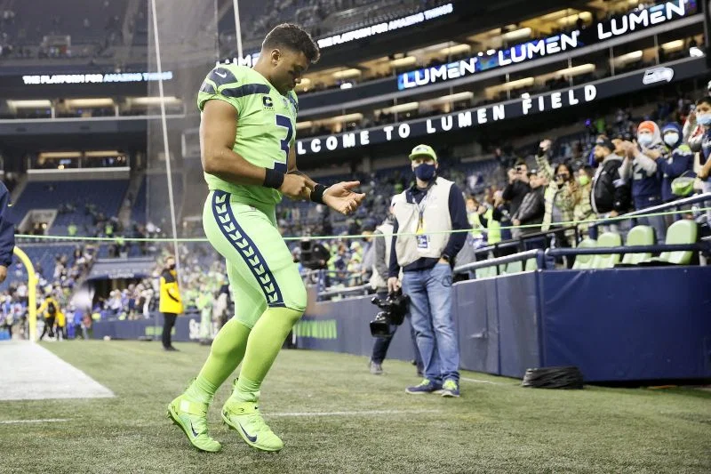 Russell Wilson finger injury: How long will the Seahawks QB be out?