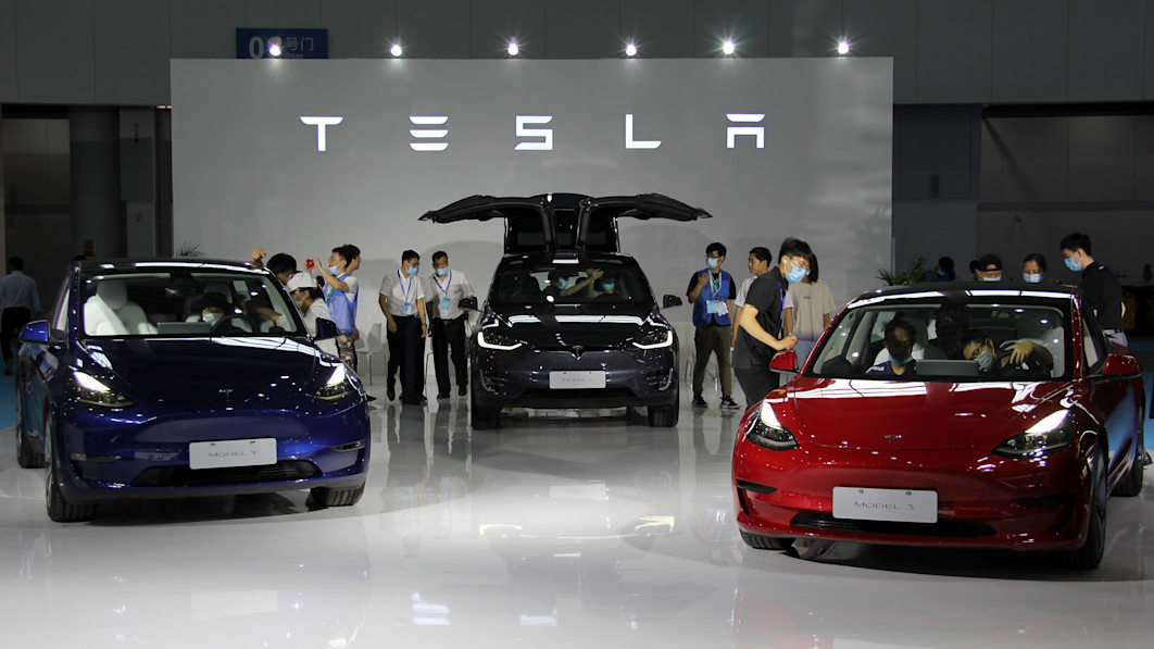 Tesla stock price drop leaves analysts split on company valuation