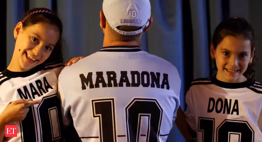 Mara and Dona: Argentine twins a living tribute to soccer great - A living tribute