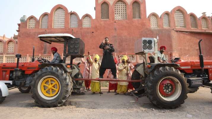 Swayamvar Mika Di Vohti: Singer Mika Singh performs daring tractor stunt for promo video