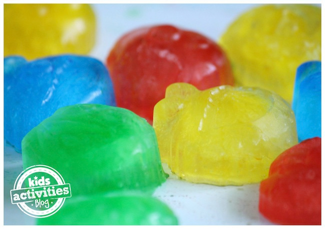 Colored-Water-Ice-Cubes-frozen-in-ice-trays-Kids-Activities-Blog