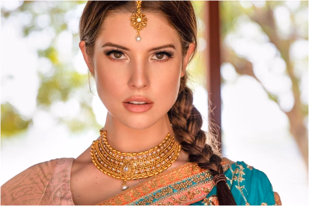 Ahead of Diwali, Amanda Cerny Dons Desi Attire to Wish Fans