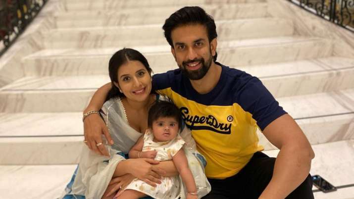Charu Asopa, husband Rajeev Sen to file for divorce? Actress deletes all pics with him on Instagram