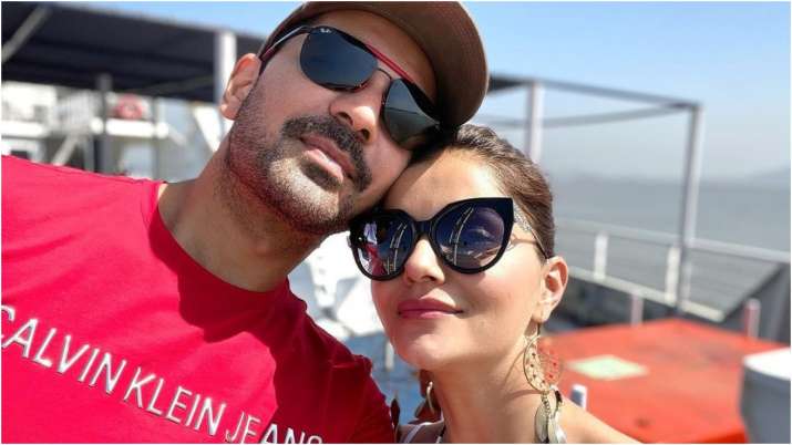 Rubina Dilaik raises temperature in stunning aqua-blue bikini, longs to go on vacation with Abhinav Shukla