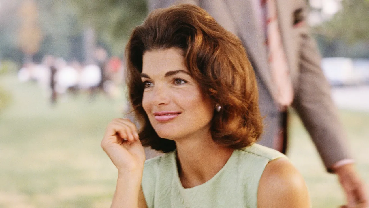 11 Things to Know About Jackie Onassis’s Beauty Routine