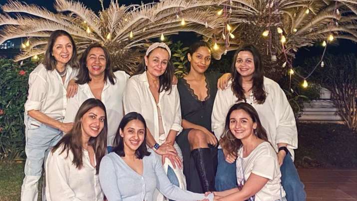 Alia Bhatt's 'girl gang' photo including Masaba Gupta, mom Soni & sister Shaheen is worth your attention