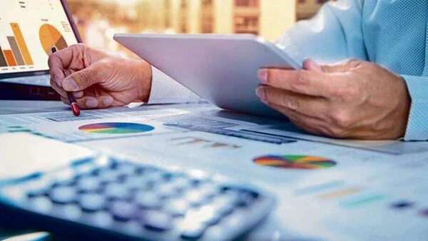MintGenie lists 7 must-read books for a new investor