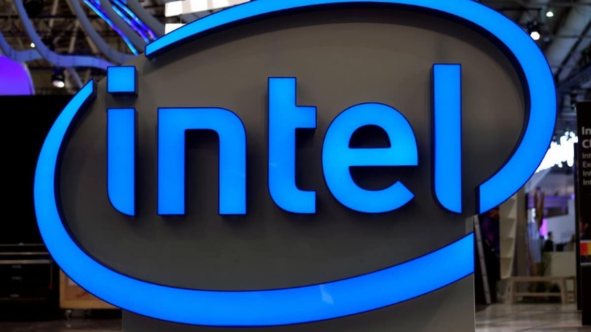 Intel Slashes Its Annual Sales, Profit Forecasts Amid Lower PC Demand