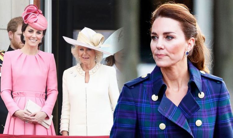 Kate Middleton and Camilla body language suggests 'very few moments of close bonding'
