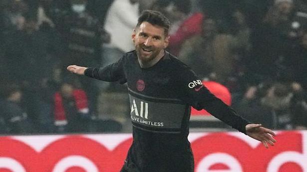 Messi scores his first league goal for Paris Saint-Germain