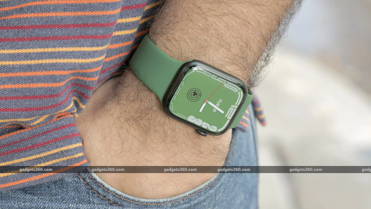 Apple Watch Series 7 Review: Just Bigger?