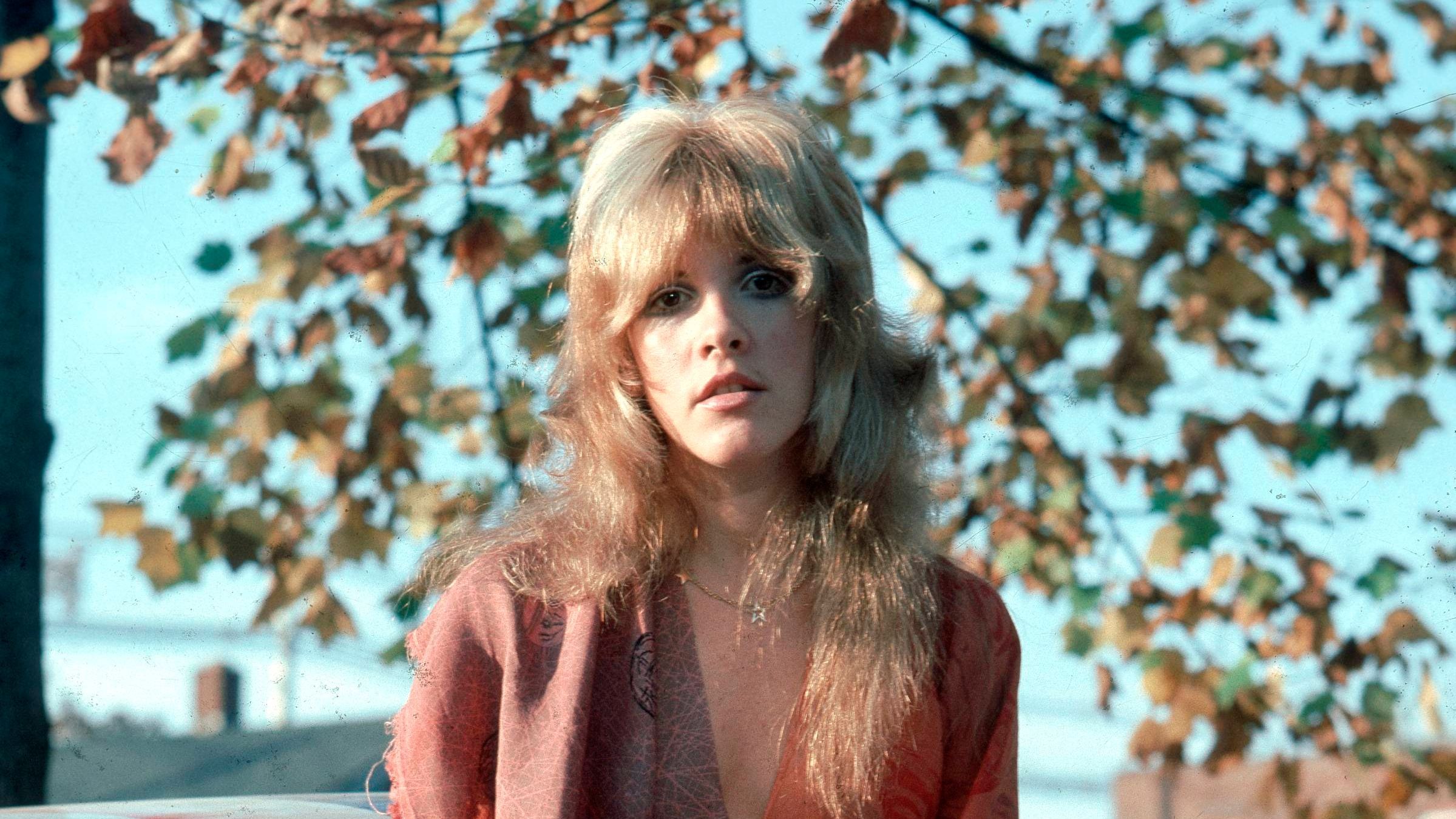 19 Dreamy Vintage Pictures of Stevie Nicks That Prove She’s Forever Been a Free Spirit