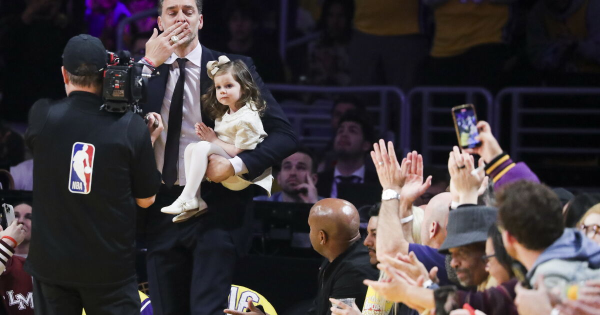 Emotional Pau Gasol takes rightful place next to Kobe Bryant