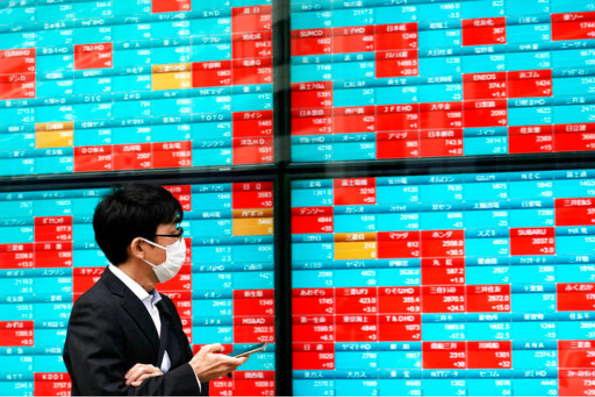 Global Stocks Surge, Dollar Slumps as Americans Head to Polls